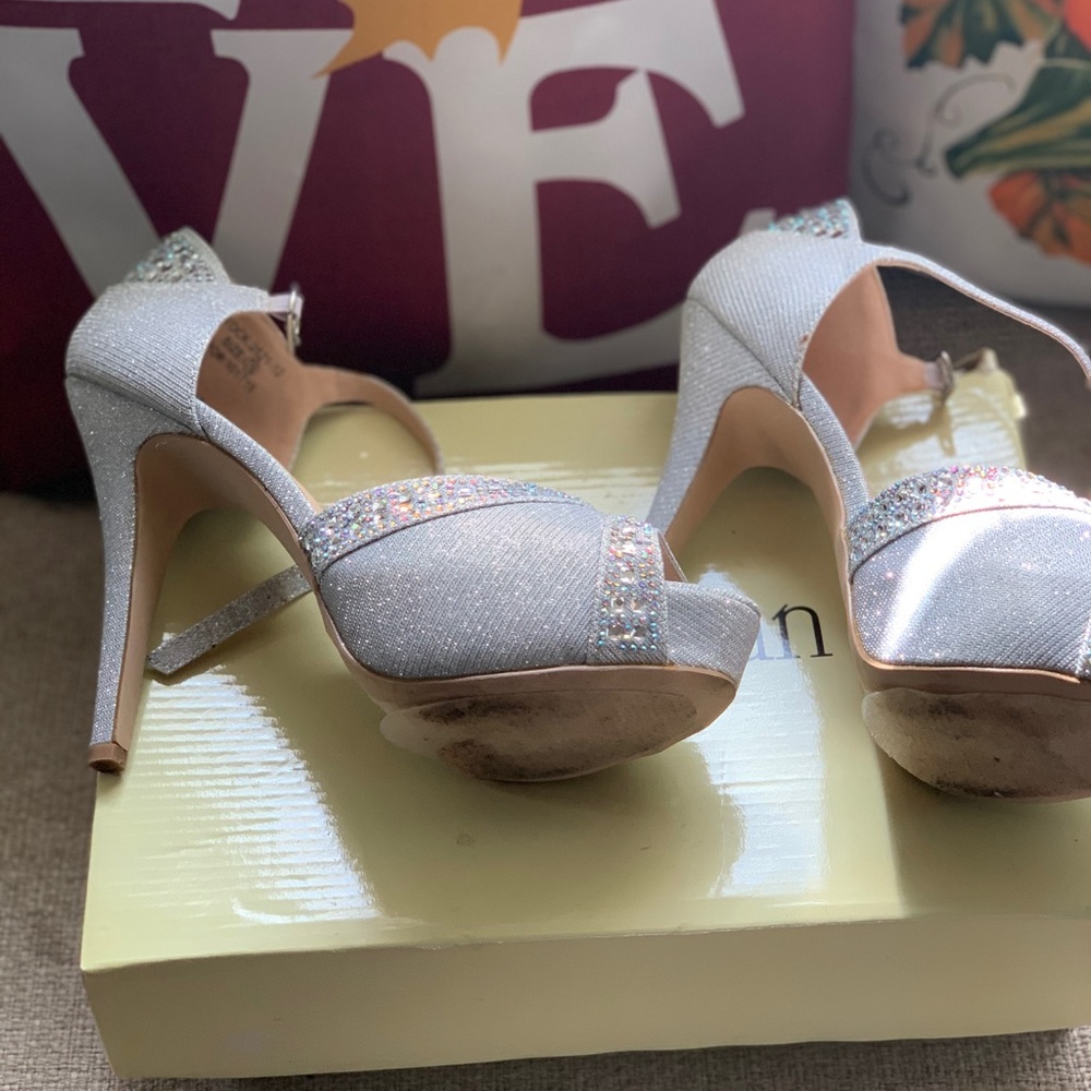 Shoe - Picture 2 of 3